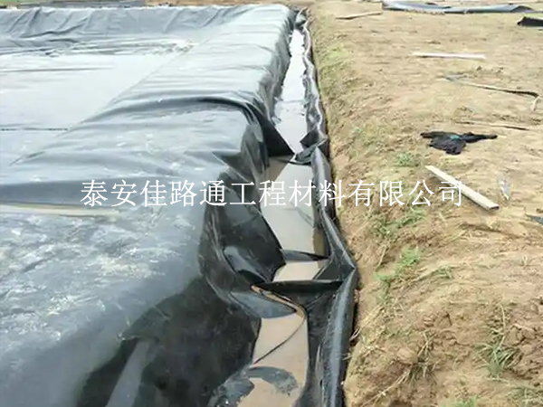 防滲土工膜邊界結(jié)合不滲漏！5 個技巧讓周邊銜接嚴(yán)絲合縫