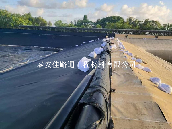 魚(yú)塘防滲膜安裝鋪設(shè)，這些注意事項(xiàng)別遺漏
