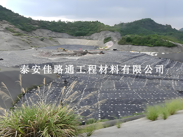 防滲膜鋪設挑天氣？這些條件必須滿足