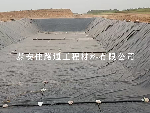 沼氣池防滲膜因環(huán)境破損？這樣應(yīng)對更有效